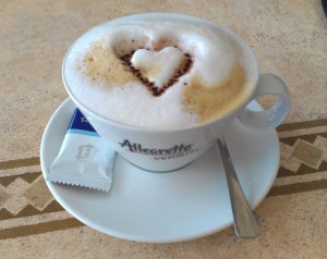Tasse Cappucino mit Herz