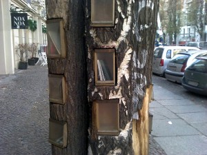 Bücher-Tauschbaum in Berlin