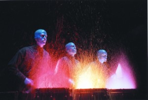 Beginn und Finale der Blue Man Group