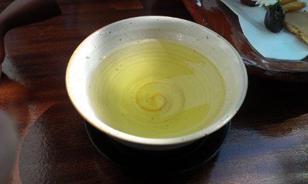Sencha-Tee in der Teeschale